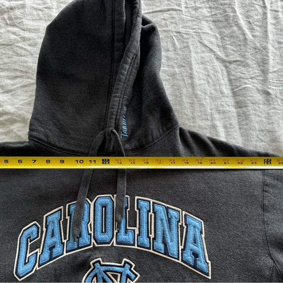 University of North Carolina Tarheels Hooded Sweatshirt - Picture 6 of 7